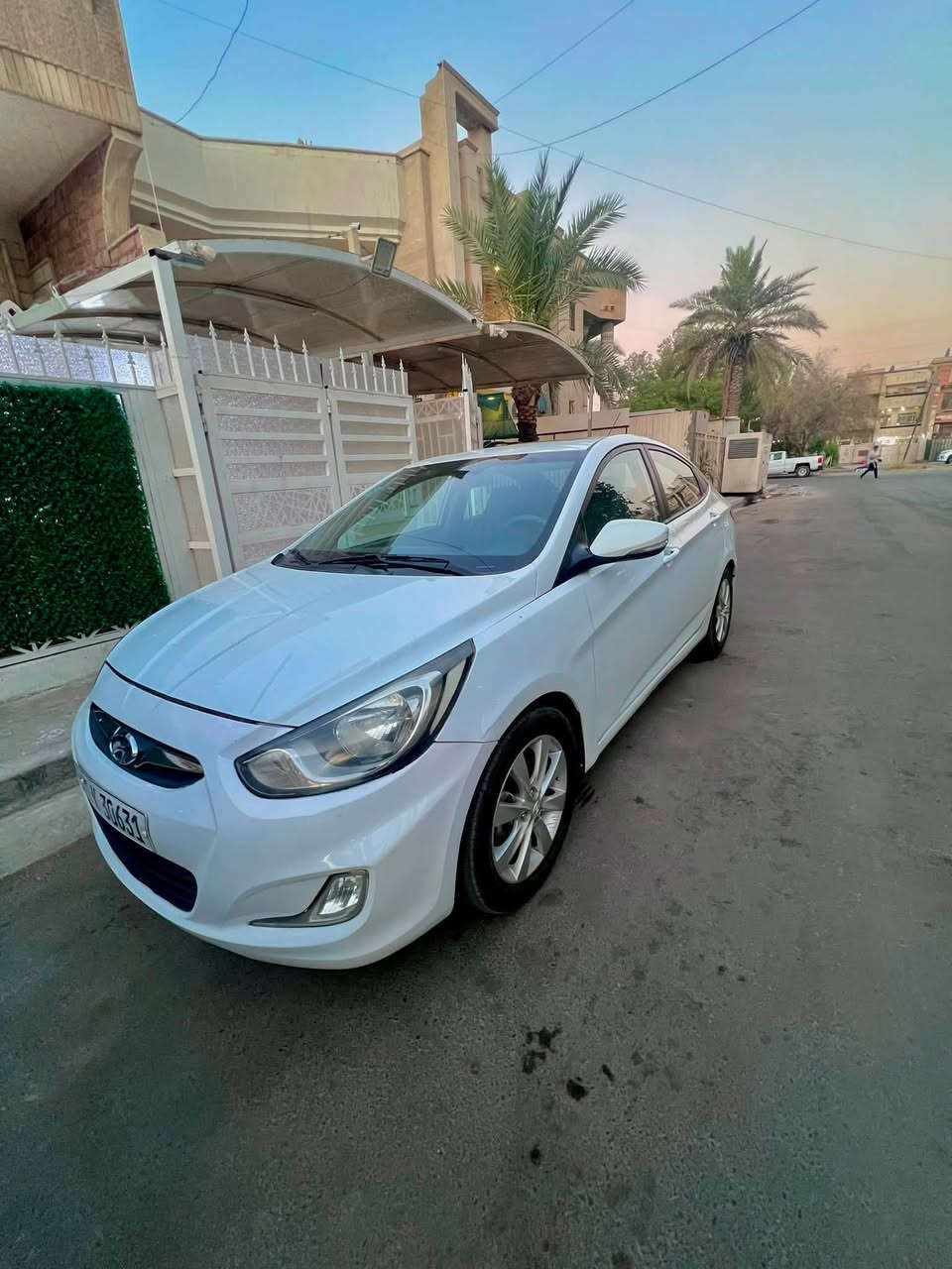 سلام عليكم
اكسنت خليجي مديل ١٥ 
ماشيه ٦٧ الف 
فول مواصفات 
بيها جاملخ بصف السايق الامامي مصبوغ 
وكم طخه خفيفات 
السعر ١٠٧ وبيها مجال 
مكان بغداد شارع فلسطين 
***********
