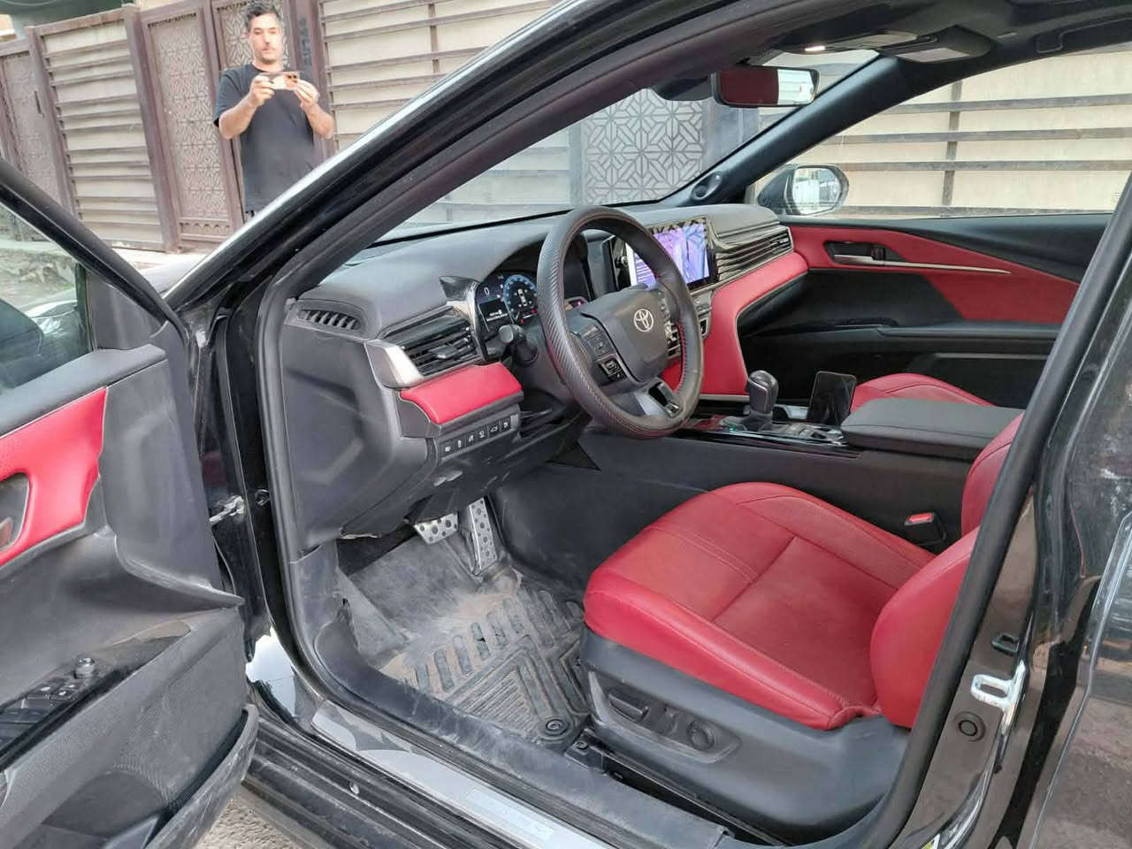 السلام عليكم
� للبيع تويوتا كامري 2025 أمريكي حادث بنيد رقم بغداد جديد سياره  ماشيه  ٣٤ ألف قابل للزياده

⭐ مواصفات XSE فوول مواصفات
⚫ اللون: اسود دشبول أسود ووماروني❤️
⚙️ المحرك: 2500 هايبرد 

المواصفات:
✔️ بصمة تشغيل + دخول ذكي
✔️ شاشة لمس كبيرة
✔️ Apple CarPlay & Android Auto
✔️ كاميرا خلفية + حساسات
✔️ نظام رادار (تنبيه خروج المسار)
✔️ مثبت سرعة ذكي
✔️ مانع تصادم أمامي
✔️ تحكم بالمقود
✔️ كراسي جلد رياضية ماروني
✔️ كراسي كهرباء مع تسخين وتبريد
✔️ فتحة سقف بانورما
✔️ وياله  XSE رياضي
✔️ إضاءة LED أمامية وخلفية
✔️ نظام صوت قوي
✔️ مكيف أوتوماتيك
✔️ أوضاع قيادة (Sport / Eco)
وبعد بيهه اهواي تفاصيل ما ذاكرهن مكاني بغداد الشرطه الرابعه السعر 260 وبيهه مجال قليل اي ستفسار اتصل وتدلل رقمي ***********
