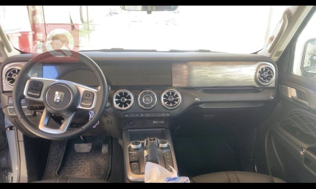 السلام عليكم
‎   للبيع مع اضافات Tank 300 

اشتريتها بتاريخ 2/7 

مواصفات السيارة معروفه + اضافات دواسات قدم متحركة مع فتح الابواب وغلقها للصعود + الجنطة شفط 

السيارة بدون ضربه 

ضمان نهج العراق

للتواصل ***********
