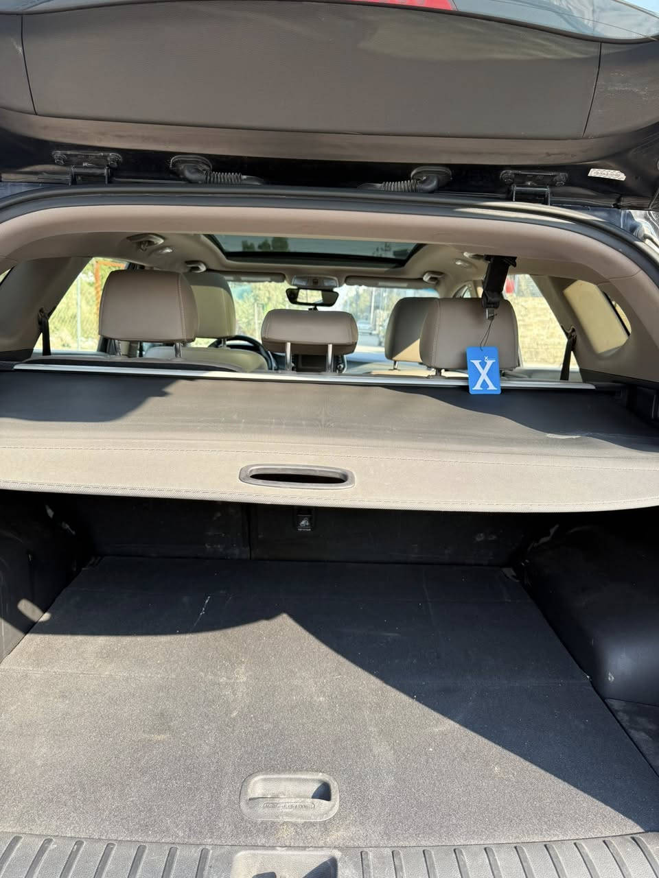 السلام عليكم للبيع توسان مديل 2020امريكيا السيارة جديدة كلش ماشية31000miحقيقي حادثهة بنيد ونصبغ ويا بس بدايت الجاملغ وبيهة رصعة بل جاملغ الخلفي ونصبغ علة كدهة وبيهة وجه الشاصي الايمن فقط سحب بدون صبغ وبدون معجون السيارة فول موصفات 
بنراما 
جلد لونين 
بصمة 
تدفئة وتبريد كشنات 
ولكشنات الخلفية تدفئة 
شحن وايرلس 
خمس كامرات 
سستم سماعات انفنتي صوت كلش حلو وعالي 
كشنات كهرباء  
صندوك كهرباء 
السيارة جاهزة من كلشي ما بيهة اي نقص 
مكينة 
2400GDi
رايدهة ب180$ 
مكاني شهداء البياع هاذ رقم خابرني وتدلل
***********
