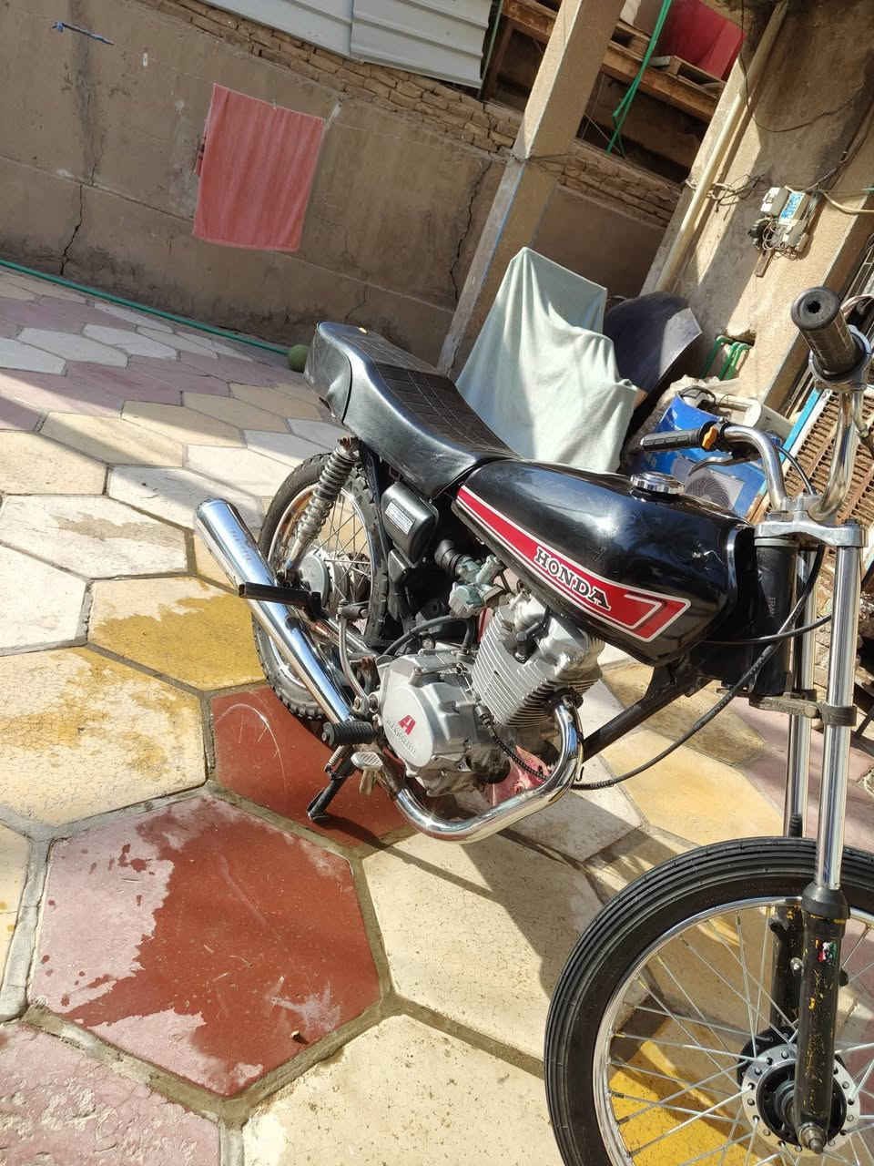 سلام عليكم شباب اربعه كير للبيع كلك الدراجه شوفت عينك الدراجه حلوه ما عايزهه شي مكينتهه فول شلعه ومعدل مكاني نجف حي النداء السعر400 وبيهه مجال ***********
