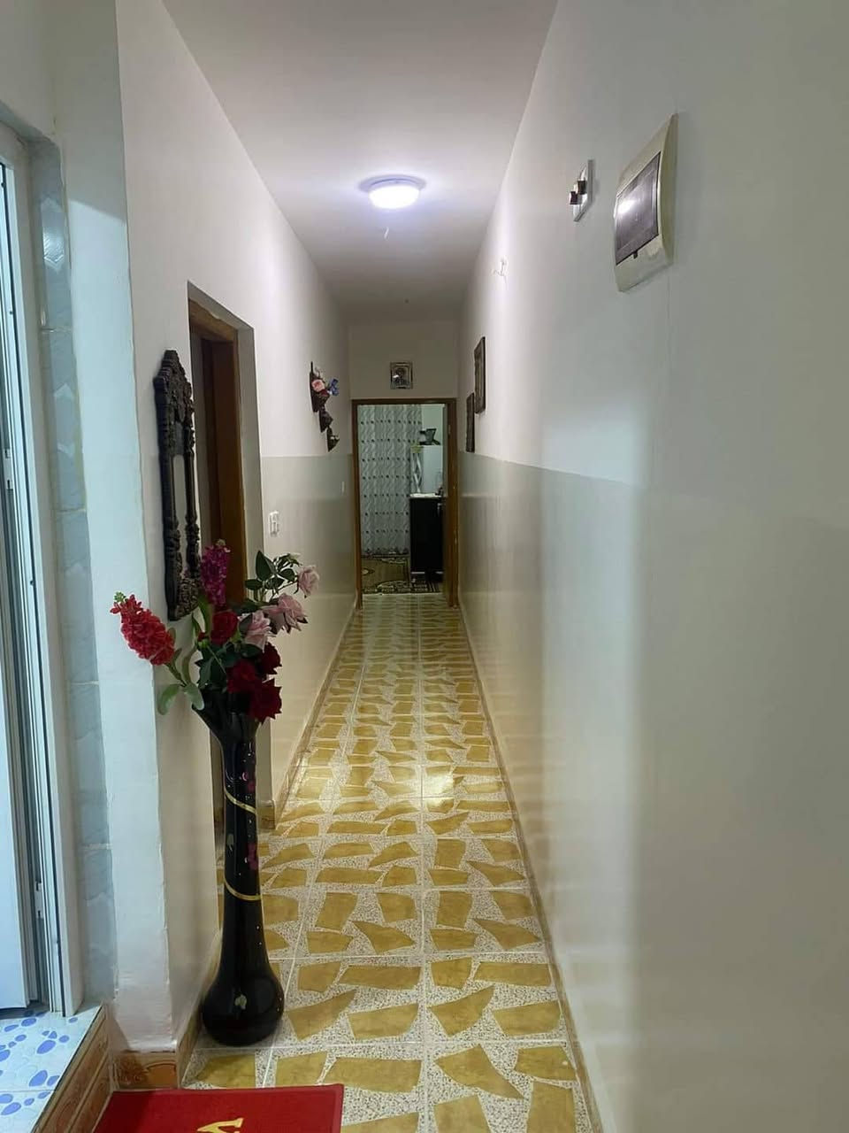 دار للبيع طابو ملك صرف مساحة 100متر 3طوابق موقع حي واسطي خلف مول حجي زياد//4غرف نوم واستقبال هول مطبخ وصحيات كراج البيت فول سيراميك سعر 175مليون وبي مجال 

للاتصال والاستفسار مراجعة مكتب الهيبه 
***********
