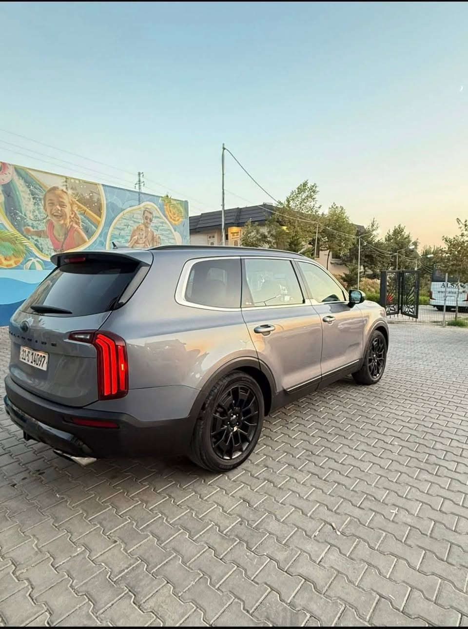 السلام عليكم 
تلورايد للبيع … ارخص كيا تيلورايد
2021 فول مواصفات 1/1 (برستيج)
رقم بغداد الجديد باسمي شرط كلشي بلاد حته الايربك
ماشيه 111 ميل طبعاً اجتي من امريكا 84 ميل 
سياره فتحتين 
كشنات vip منفصل 
داخل قرميدي 
6 سلندر 3800 
كير 8 نمر 
سايد بريك بصمه اوتو هولد اوتو ستوب اطفاء ذكي
4 انضمت قياده متعدده 
4 كامرات 360 درجه 
لد امامي وخلفي 
7 اراكب 3 قطع تبريد 
تشغيل عن بعد 
جنطه كهرباء ذكيه 
ويل مقاس 20 بلاك 
وبعد بيه مواصفات 
————————————————————
ضرر :: صبغ جاملغين الاماميه وجاملغ خلفي 
وباب وره صدر وقبق جنطه مصبوغات بامريكا وصور الحادث مع المنشور وكير مفتوح مبدل بي تورباين وضمان بي ١٥ شهر 
سياره جاهزه وكامله وارخص كيا تيلورايد باعلى موصفات و هذا الحادث فلا تكسر بيها و اعلم ان الله يرى
مكانه كربلاء 
سعر  210 ورقه وبيه مجال للشراي بسيط رجاءً رجاءً
اذكرو الله يذكركم اللهم وفقنا والي ميشتري يدعو لنا اننا في امس الحاجة لدعاء 
***********
