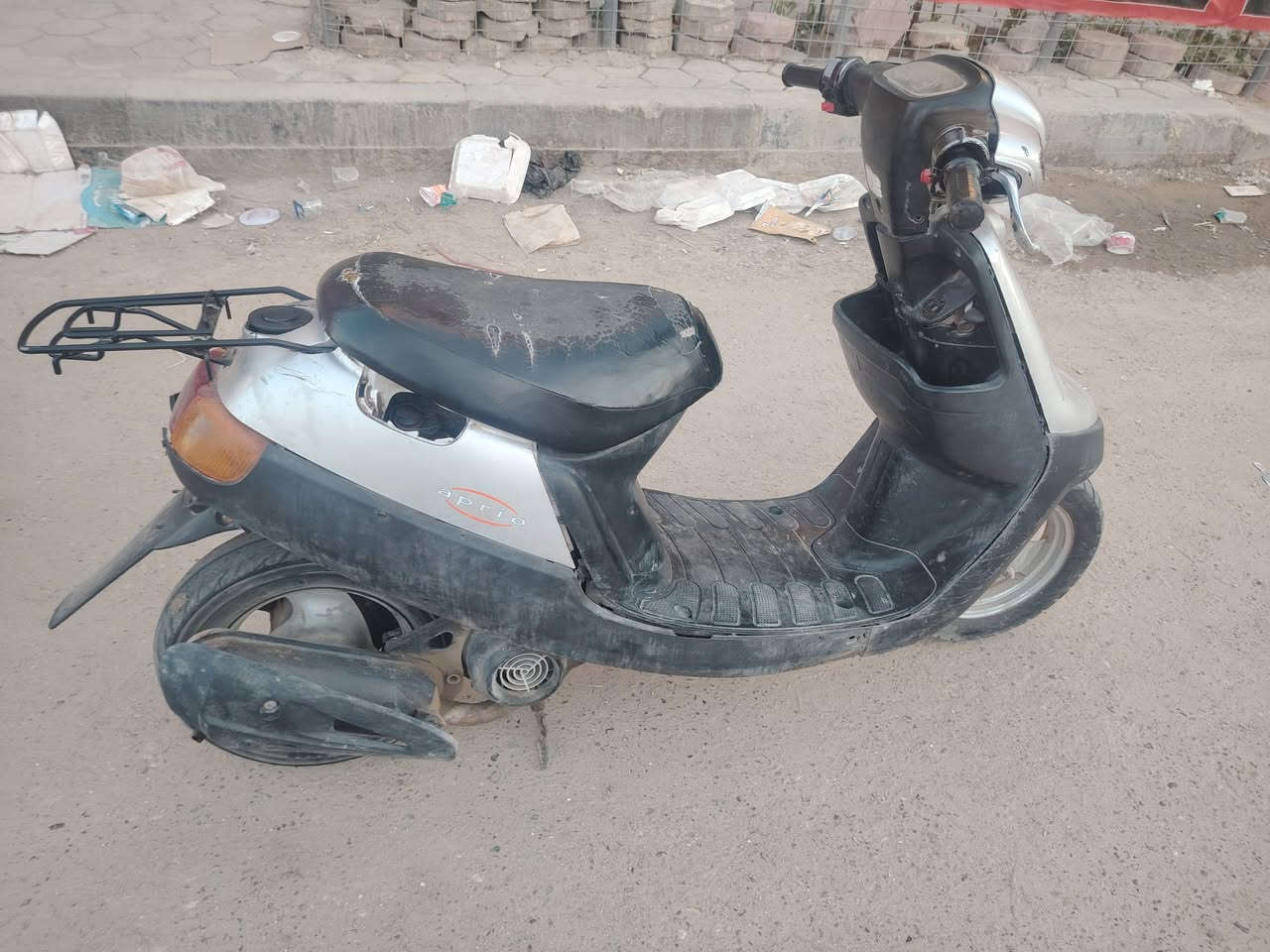 دراجه بترة للبيع نضيفه وشلعه ومعدل شرط نضيفه ما شاءلله لايت شغال اشاير شغلاات ابريك امامي وخلفي  ول سلف شغال عوزه بس راجز ويده سكليتر بالفين سعرهة 180 مكان ناصرية مركز ***********
