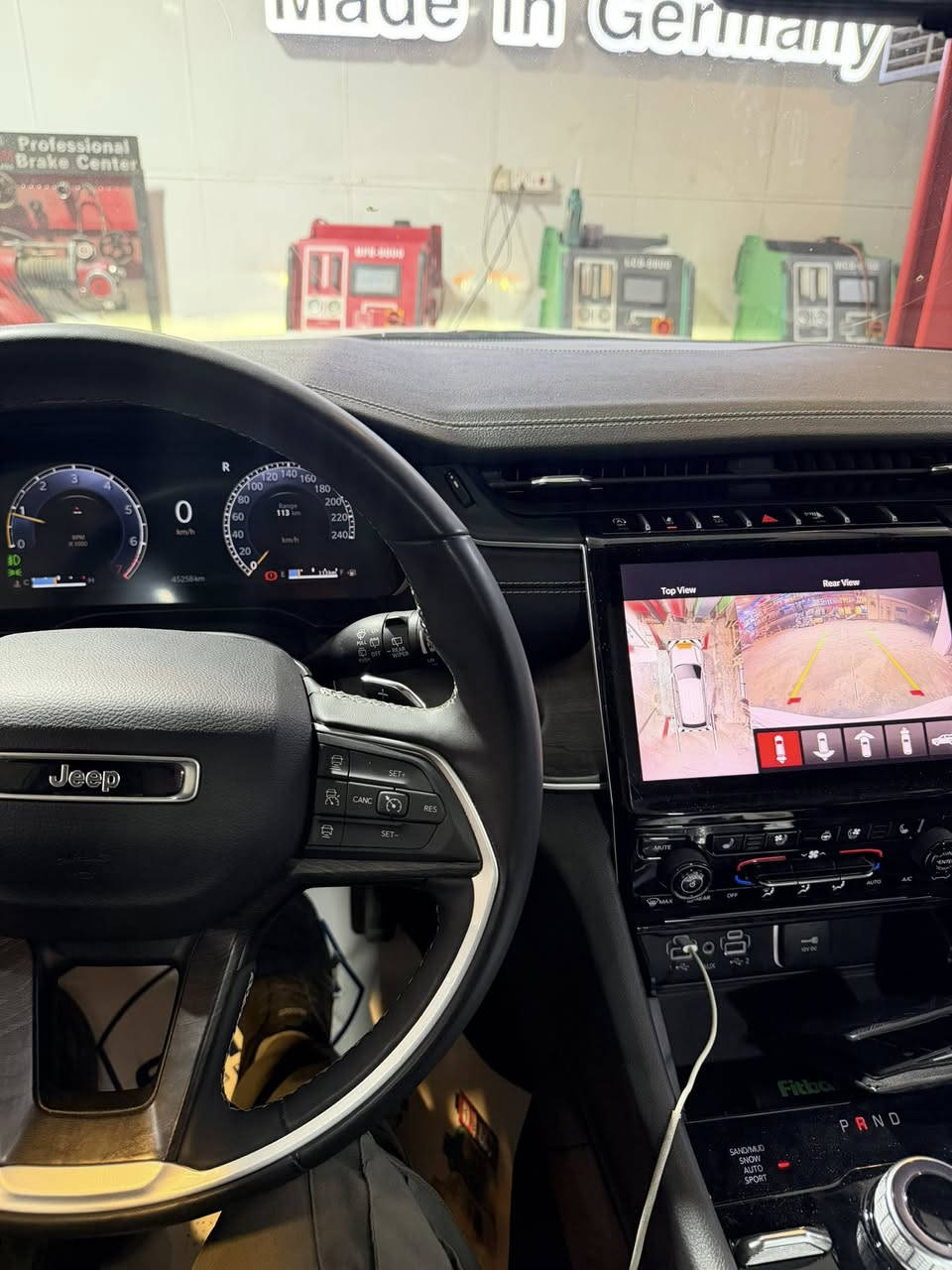 السلام عليكم جيب  كلين بدون حادث بدون صبغ سيارة جديدة لوك  2024 كندي 🇨🇦 كلين تايتل تقريرها موجود السيارة بدون قطرة صبغ بيهة قطع ٣ فقط مطبكيها من الشركة  من كندا ب سونار كلهة تقرة  قرأة وحدة السيارة فول ١/١ كشنات جلد. وتبريد وكهرباء ٥ كامرات اعلى موصفات  ماشية ٤٥ الف كيلو.  ٥ راكب بغداد حي الجامعة السعر 36 وبيهة مجال بسيط ***********
