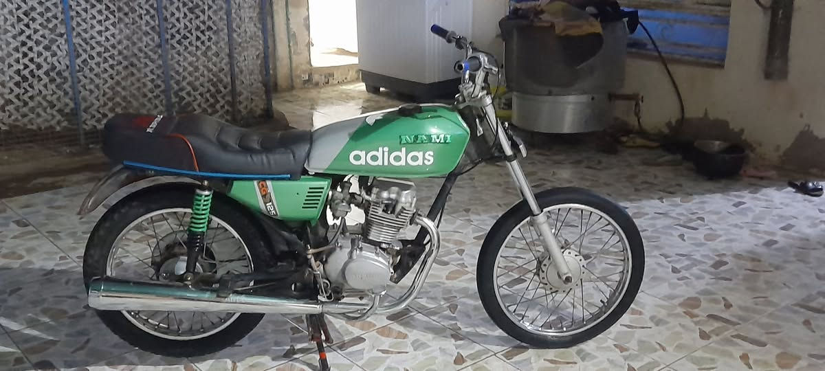 سلام عليكم دراجه للبيع بدون اوراق العنوان ميسان قضاء الكحلاء السعر450وبيه مجال الرقم
***********
