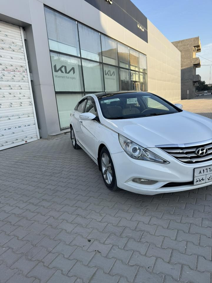 سلام عليكم للبيع سوناتا موديل 2011 
محرك 2400 خليجي فول 1/1
كير/محرك/صدر/تايرات/كهربائيات/كله شرط
سياره حلوه وجاهزه ومال جناي محرك شرط بدون اي عيب لاصوت ولاتنقيص ولاتبخير كير شرط⚔️ مواصفات السياره بنوراما/تحكم ستيرن/ اشاير بلمري/ 5 بصمات/شاشه تاب/ داخل لونين/ وبعد بيها هواي مواصفات مايحتاج اذكرها …
…ملاحضه السياره بيها قطعه صبغ والباقي مكفول. رقم سليمانيه سنويه وهزه كله جديد شرط التحويل والغرامات مكان السياره صلاح الدين تكريت السعر مناسب جداً 118 وبيها مجال للأستفسار رقم الهاتف ***********
