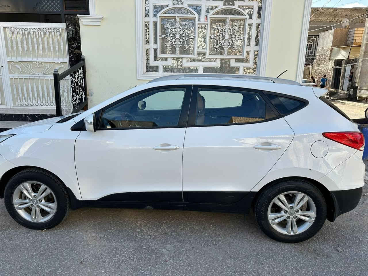 السلام عليكم سياره توكسان موديل ٢٠١٣ وارد خليجي ٤ سلندر مكينه ٢٠٠٠ رقم مميز ٦٣٧ بابل مكفوله ماعدا تقشير قليل بالبنيد سعر ١٤٥ورقه وبيه مجال سياره مال جناي الاتصال ***********مكان السياره النجف الأشرف - السياره بأسمي
