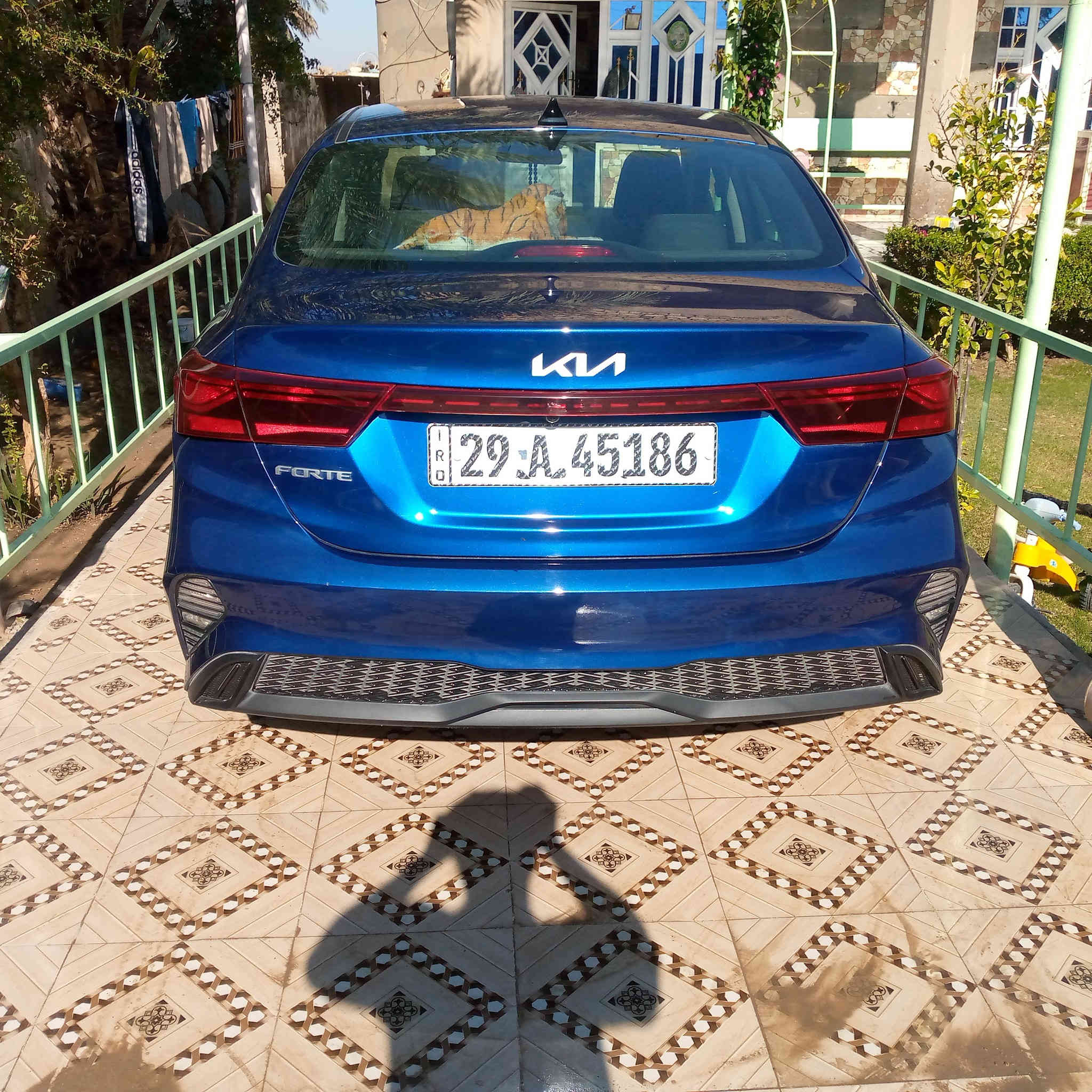 السلام عليكم فورتي موديل 2024 معوقين واسط باسمي وارد امريكي سياره كلش جديده ماشيه 4000 فقط سياره محرك كير حداديه تبريد كله على البلاد بيها صبغ قطعه وحده فقط ايرباك برده فقط سياره جديده وبالعافيه على الياخذه السعر 150 وبيها مجال للاستفسار *********** مكاني كوت
