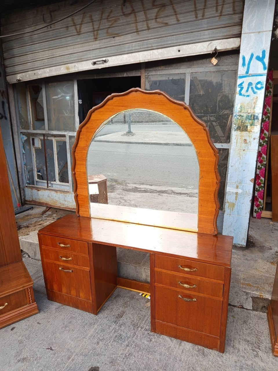 غرفه بدون قنصور شرط شرط النظافه شغل ثقيل حيل 
سعرها ١٨٥ الف
رفاعي يم طرشي الشفاء ***********
