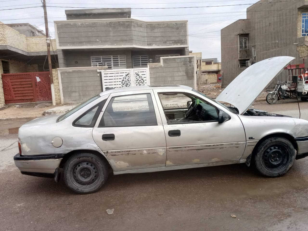 السلام عليكم وبل فكترا موديل 1991مكينه 2000 كير عادي رقم انبار دولي مشروع وطني تحويل  مباشر سياره مال جناي المكان بغداد السعر 25 وبيها مجال ***********
