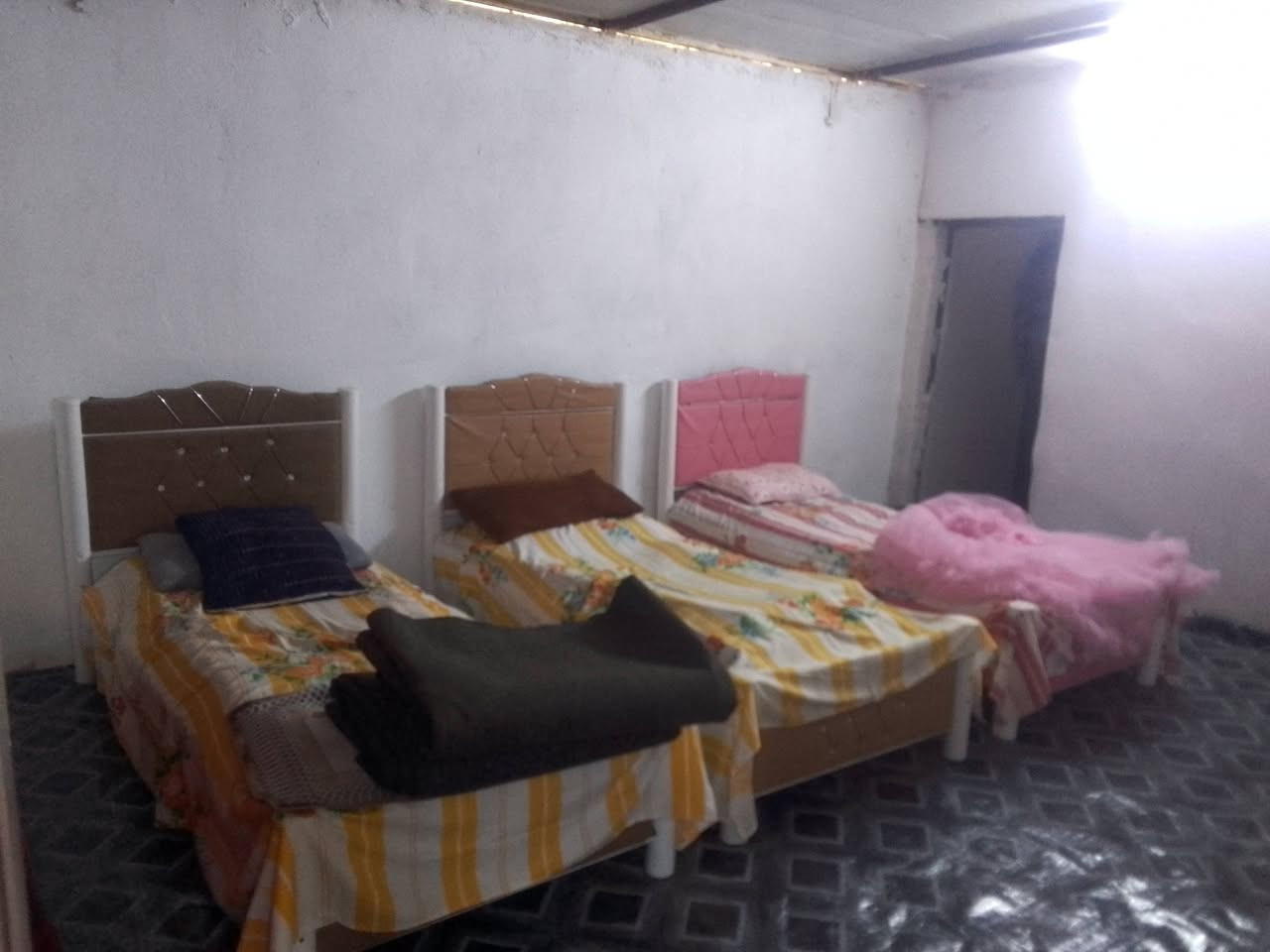 السلام عليكم ورحمه الله وبركاته بيت طابقين في بابل ابو خستاوي مساحته 100م بيت كامل يتكن من الطابق الاول 1غرفه مجمع صحيات منور مطبخ حا بارد هول الطابق الثاني غرفة بناء بلوك السعر 38وبي مجال  رقم الهاتف ***********
