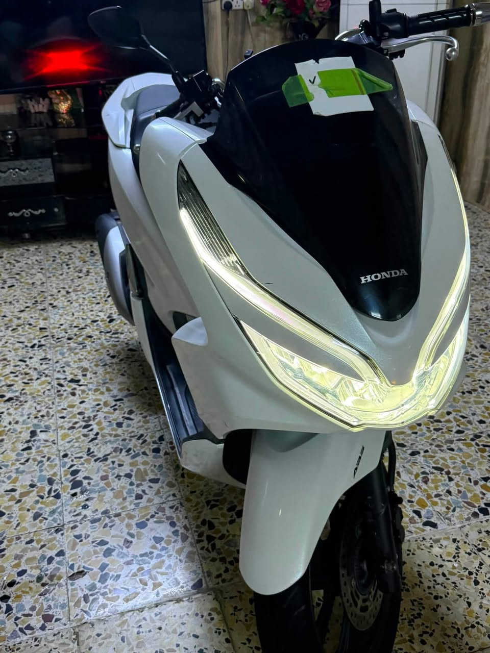 سلام عليكم دراجه PCX مديل 2018 جيل ثالث بصمه مكفوله دراجه جديده بمعنه لكلمه ماشيه 16 الف فقط وبل يابان ماشيه 9الف مكفوله من كلشي وما طالعه هواي مكان واسط كوت حيدريه *********** فقط تصال او وتساب  وكفت تفصيل كدلمك ومزودك اكثر من 18 صوره  وبصمتين موجودات وسعر خبرني وتدلل لا تكلي شبيه مكفوله ونعتذر عل طاله
