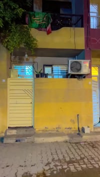 مساحة ٥٢ ونص • طابق ونص • قرب الكهرباء