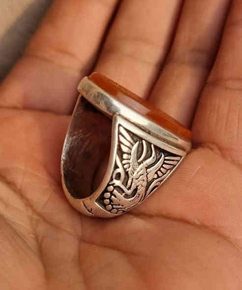 عقيق يماني مخطوط خط يدوي المبدع الأستاذ السيد علي ابو غربان  🔥سورة الكوثر المباركه كامله 🔥بصياغه يدويه ثقيله للبيع مكاني بغداد يوجد توصيل إلى جميع المحافظات للبيع فقط فقط أحبتي الغوالي ما اراوس بس ابيع 
***********
