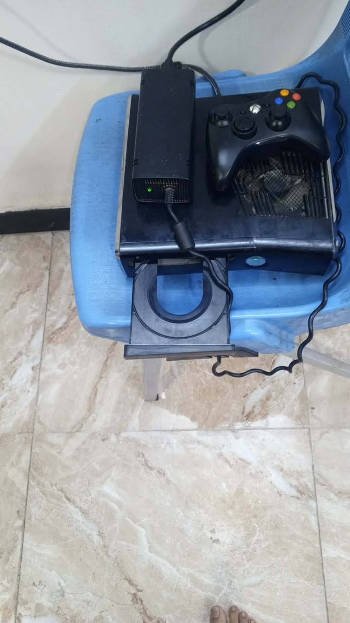 سلام عليكم اكس بوكس 360 سلم مهكر مع جميع ملحقات  وجويستك وحده و 32 لعبه قويه السعر 75 والسبب موجود بل صور والجهاز قفل مابي اي مجال الموقع بغداد الشعب ويوجد توصيل


**إذا كنت صاحب هذا الإعلان وتريد حذفه لأي سبب، رجاءا أرسل رسالة إلى الدعم الفني**