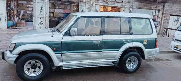 باجيرو موديل 1994 رقم بصره بسمي مشروع وطني مكينه كاز  كير عادي مكينه وكير صار يومين من شديتهن بالكارتون بم بالجيس  جام يصعد وينزل غرفه حلوه عنواني ميسان ابو رمانه السعر 35 رقم الهاتف ***********
