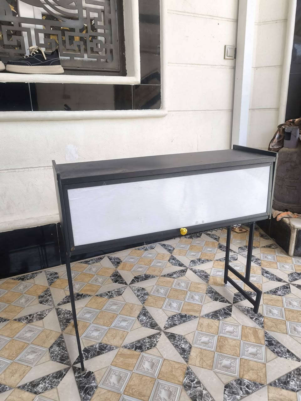 السلام عليكم ميز مال اماعين جديد حجم كبير السعر (30)وبي مجال رقمي***********

