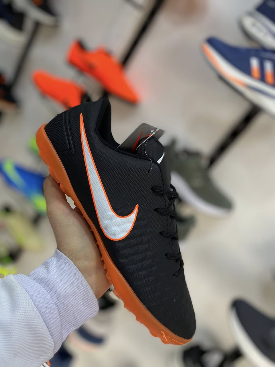 SportCentar
ً
حذاء لعب ايطالي #جلاتيني الاصلي 🔥
ً
#القياسات { 40/41/42/43/44/45 } 
ً
#العنون { الرمادي / شارع البريد مجاور اسواق عمو رعد }
ً
#رياضة #اكسبلور #ترانشوز #اكسسورات #متابعة #متابعين


**إذا كنت صاحب هذا الإعلان وتريد حذفه لأي سبب، رجاءا أرسل رسالة إلى الدعم الفني**