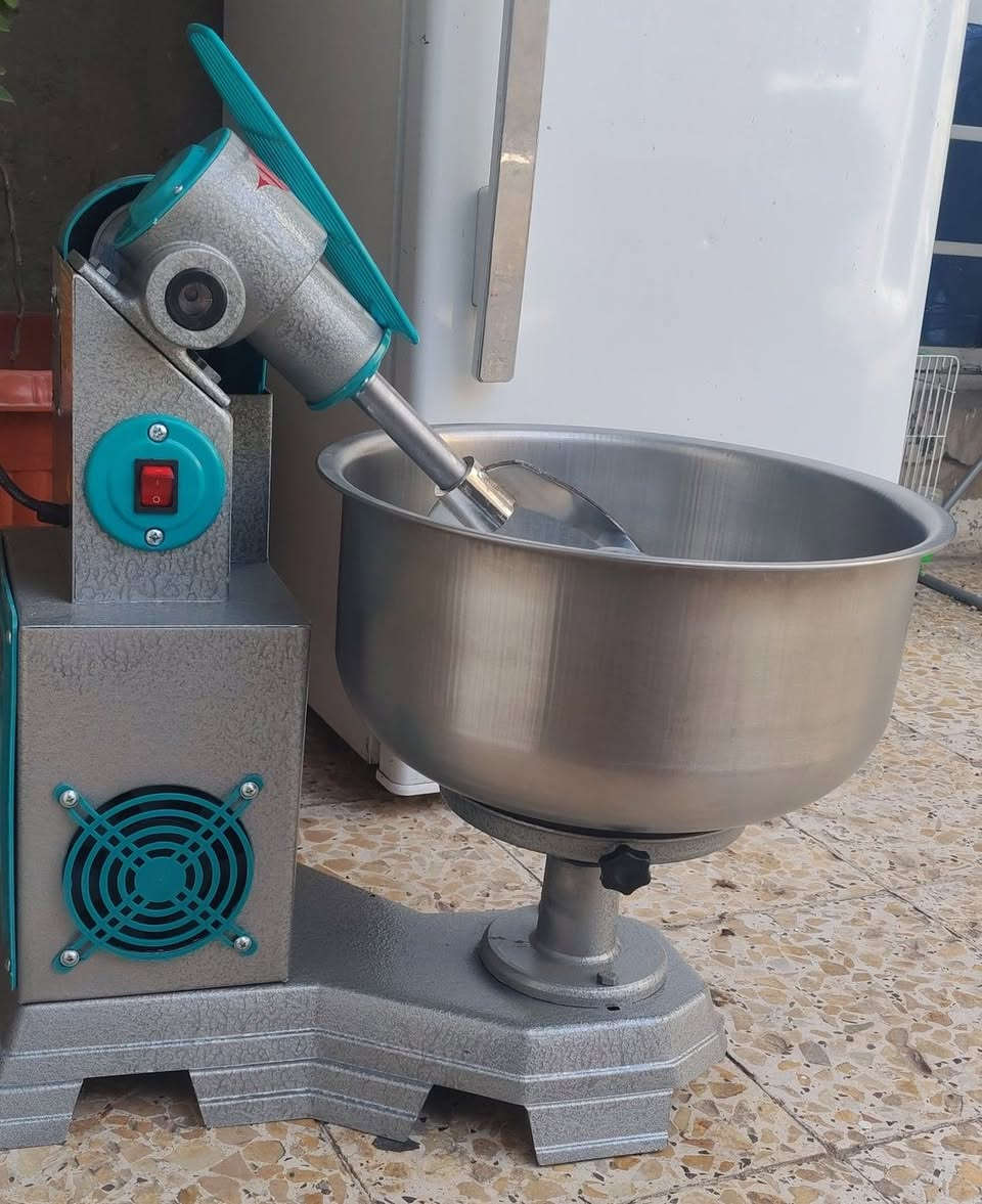 السلام عليكم ورحمة
عجانه ١٦ لتر (٨ كيلو) البارحه اخذتهه صناعي بس طلعت مسوي كيك واني اخذتهه حت اشتغل بالكيك ومقبلو يرجعونهه اخذتهه ب٢٠٠


**إذا كنت صاحب هذا الإعلان وتريد حذفه لأي سبب، رجاءا أرسل رسالة إلى الدعم الفني**