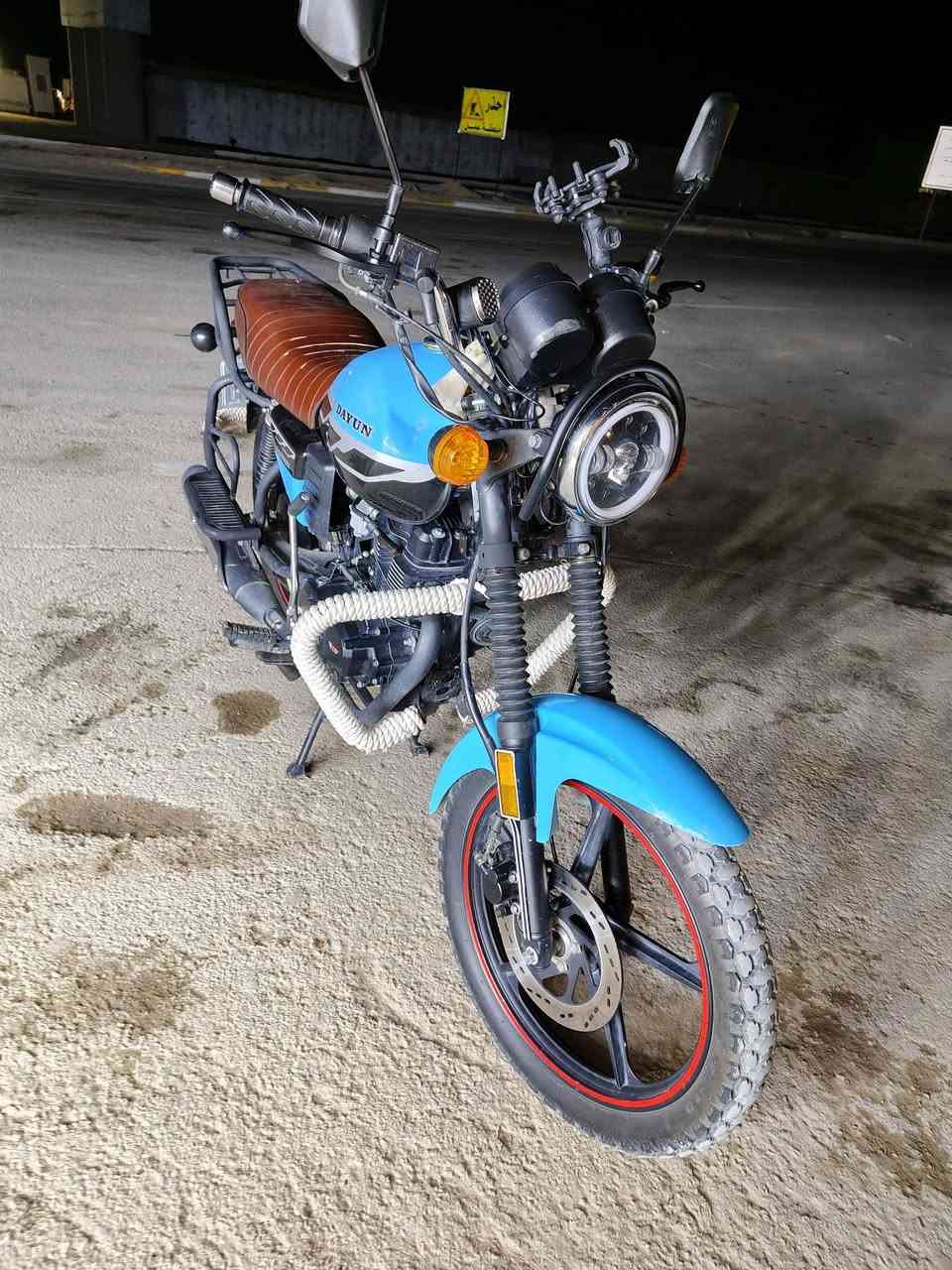 السلام عليكم 
دايوان نفخ جبلي 23 نظيفه 
كفاله عامه 
مكينه: 200cc
رقم سنويه 
مداور شوكت ما تريد 
السعر 2.5 و بيها مجال حگ الجيه 

للتواصل:***********
