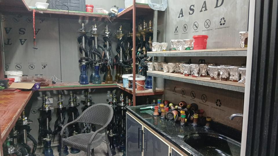 العرض اليوم بغداد موقع جديد #للبيع كوفي 
كراده داخل 
بيه 12 طاوله 
مساحه 200  متر
كامله اربع سبالت كنتوري انفيرتر 
شاشات عدد اربع حجم 75 
بارستا كامله من كلشي 
نراكيل 30 تقريبا طه كلهن
وبعد غراض بيها كوفي جاهز وشغال
الشراي يجي خاص
***********
***********
