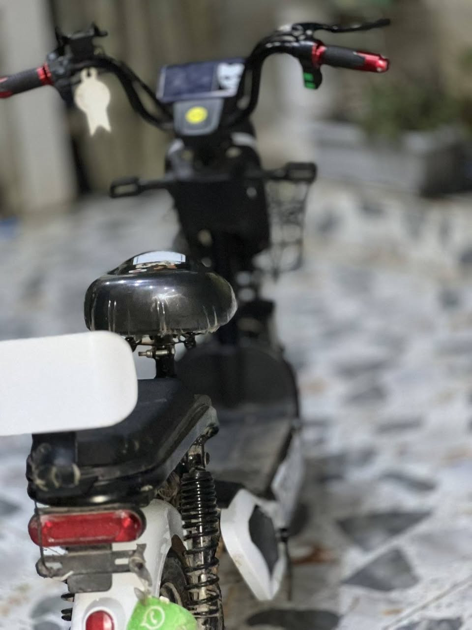 ماطور شحن للبيع نضيف قبل شهر اخذتو جديد بطريات جديده ملف جديد الماطور متوازي عليه    الماطور مو ديل  2025  بصمه اواسويج احطياط بي قفل داخلي  لسعر  230  الف بي مجال بسيط الشاحنه كامل ا الستفسار على الرقم ***********  او لادوخني مو شراي
