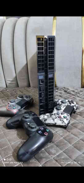 بلي فور مهكر حيل حيل نظيف مامفتوح لوك ستيكر يحتوي على 4العاب قويه مثل ماموضح بالصوره يحتوي على 3جوستك شغالات مابيهن اي عيب شرط الفحص والضمان السعر 230وبي مجال للطيبين توصيل جميع المحافظات متوفر ***********
