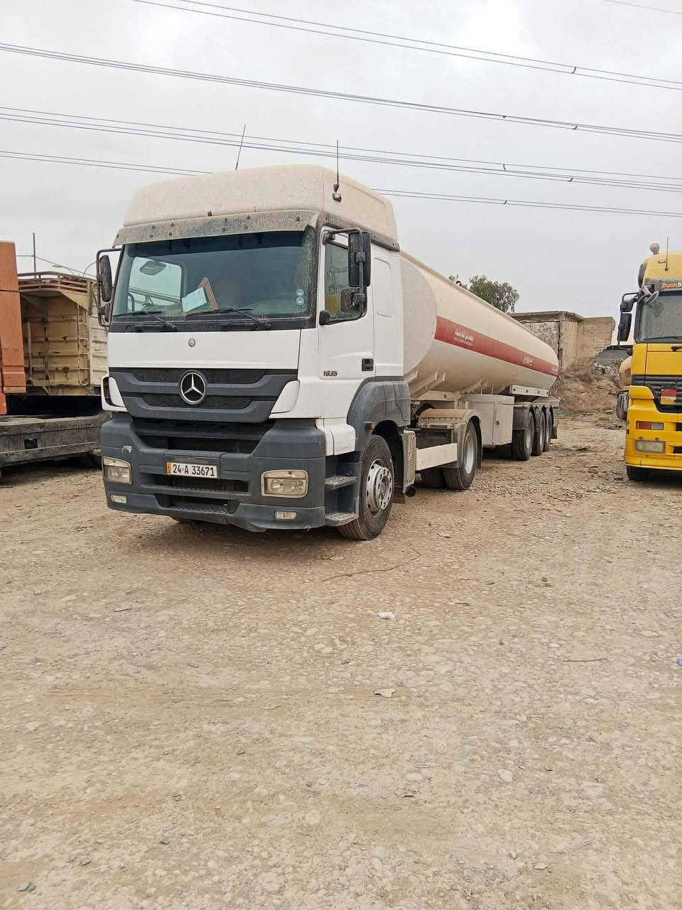 تريله موديل 2005 بيها طوناج وشهادة تحميل اي استفسار ع الرقم ***********
