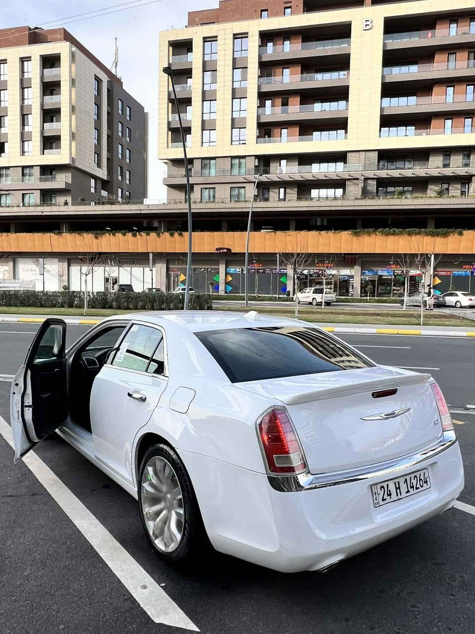 Chrysler c300 2013
کرایسلر ٢٠١٣
مواسەفات c300
بەصمە
کوشن جلد
کوشن کارەبا
کوشن هیتەر
شاشە گەورە
گێڕ ماوس
شەخال
کامێرا
١٢٠ هەزار ڕۆیشتوە
تەحویلو خەرامە بەشەرت
سەیارەکە بێ بۆیاخو بێ شوختو بێ پارچە گۆڕانە
گێڕو مەکینەی بەشەرت نەکراوەتەوە
سەیارەیەکە زۆر جوان ماوەتەو
هەموو گیانی بەشەرت
شوین سلیمانی
*********** whats app
