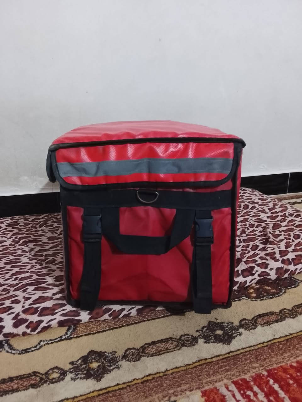 صندوق دلفري لبيع السعر15الف وبي مجال رقم الهاتف ***********
