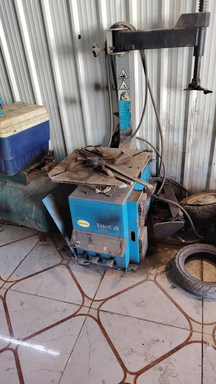 مرخصه الادمن غراض بنجرجي بطل هوه ٣٥٠ لتر الاماني شرط الثقيل وجهاز بلنص ابيعك عاطل وخالعه ٢٤ نضيفه فول مكاني ديوانيه مليون عارضهن لاستفسار ***********
