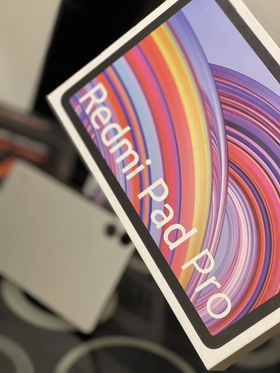 شاومي ريدمي باد برو
سلام عليكم #ايباد 

معروفه مواصفاته وقوته بل العاب الجهاز كفاله عامه من الخدش جديد بلمعنى الكلمه اقوى ذاكره وكامل ملحقات لزكه هديه وكفر هديه 

اسمع

 شاشة كبيرة 12.1 إنچ بدقة 2.5K و120Hz

 • معالج قوي Snapdragon 7s Gen 2

 • رام عالي (8+8)

 • ذاكرة (256)

 • بطارية ضخمة 10000mAh تدوم لفترة طويلة

 • 4 سماعات ستيريو Dolby Atmos 🔊

 • يدعم القلم والكيبورد

💎 الجهاز يعتبر من أفضل الأجهزة بفئته السعرية وأداءه قوي للألعاب والدراسة والترفيه  ￼

📦 المحتويات:

 • الجهاز

 • الكارتونة الأصلية

 • (شاحنه وكفر وكارتونه اصليات)

✨ الحالة:

نظيف جدًا، ما بيه خدوش، شغل شخصي محترم

💰 السعر: (310 وبي مجال كلشش قليل حك تكسيك واني خادمكم)

📍 الموقع: (النجف / حي النداء )

📞 واتساب فقط 

***********
