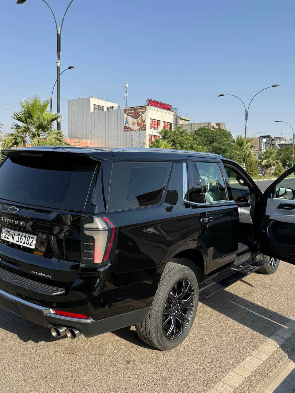 السلام عليكم 
TAHOE PERMIER 2025 
1/1 
فول مواصفات للاخير 
القفلة مال مواصفات التاهو
ماشي ٢٨ الف كيلو فقط 
السيارة وكالة و تحت الضمان
وعليها PPF ضمان ٥ سنين 
السيارة كلين مابيها اي ملاحظات
السعر المطلوب ٧٢٠ وبيها مجال للشراي
مكان السيارة كركوك *********** Singapore
