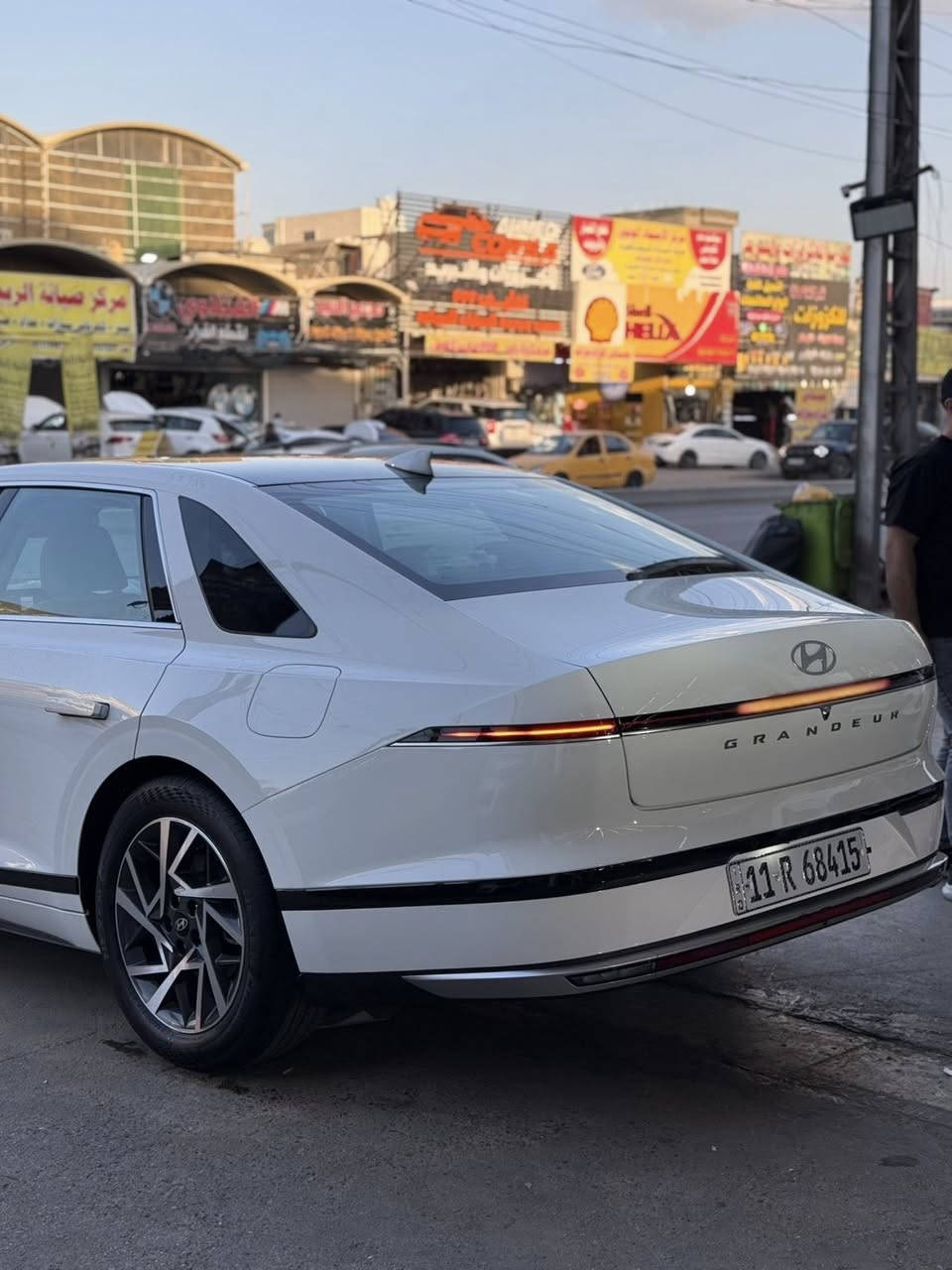كراند ازيره 2025
وارد كوري ماشيه 4000km
فول مواصفات عدا فتحه 
مغلفه ppf ب 3000$
سياره بدون حادث بيها صبغ جاملغ و باب بدون فتح او تبديل 
للبيع او مراوس بجيتور t1 او t2
***********
مكاني المنصور
