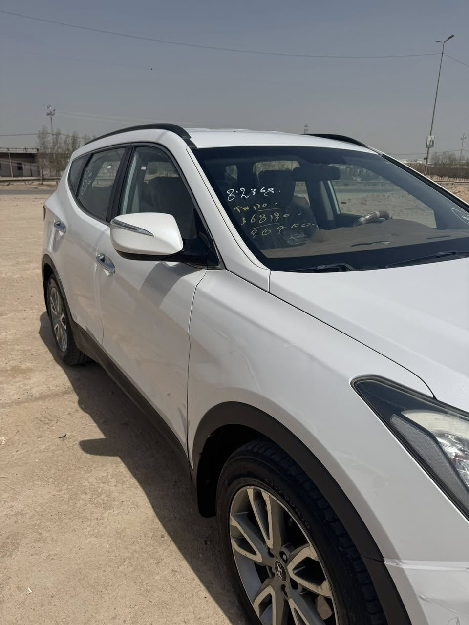 السلام عليكم 
سيارة سنتافية موديل ١٤ ابيض اربيل اربعة سلندر ٧ راكب خليجي مكفوله من الصبغ والتبديل  بيه  مواصفات تحكم ستيرن كشن كهربائي دواخل جوزي اشاير بالمري شاشة وكامرة خلفية السعر 148 ورقة وبيه مجال تواصل واتساب ***********
