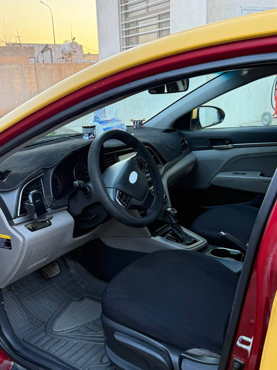 السلام عليكم
النترا 2017 وارد امريكي
حادثها بس بامريكها مابيها بلعراق
لغد شاصي مكفول 
ليبل واحد سياره
موصفات se
السياره كامله والحمدالله
باسمي 
*********** بغداد, العراق
