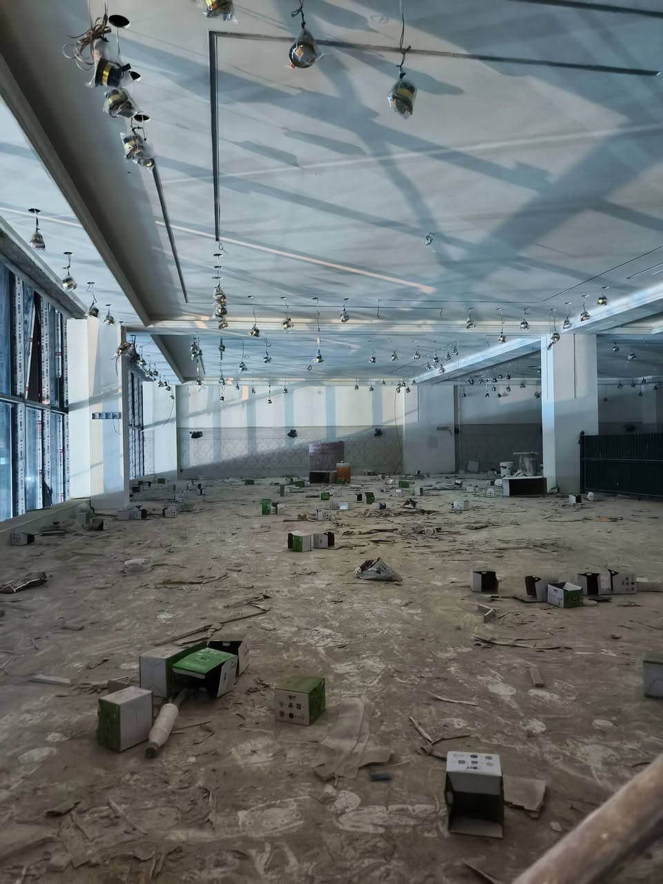 عندي اجازه عشرين يوم من الشركه اللي يريد ااسس بيته يدلل قبل لا ارجع الشغل كدامكم +منضومات كامرات +طاقه شمسيه كل الأحجام 
الرقم ***********
