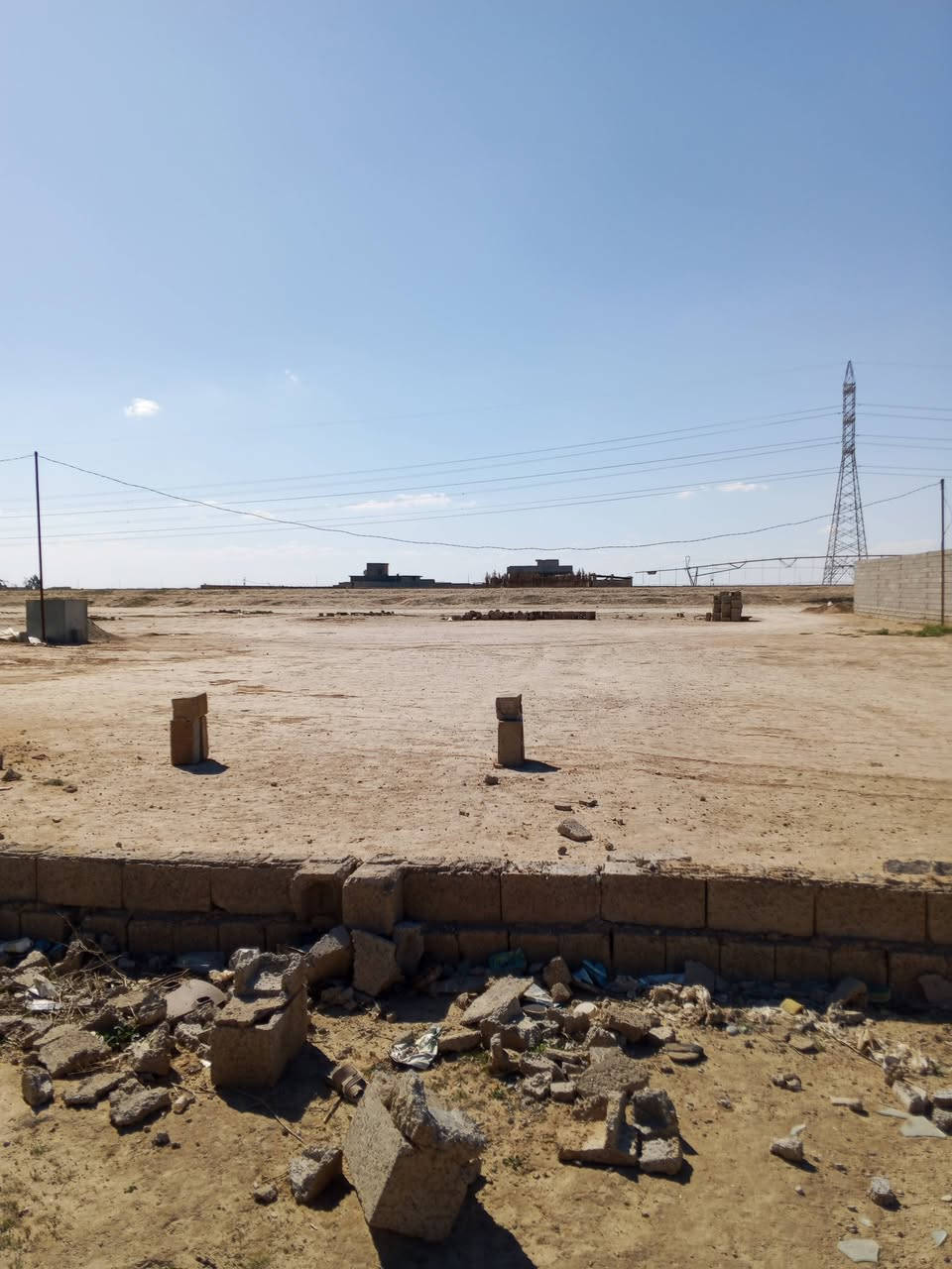 كاع للبيع 200متر واصلها مي وكهرباء وتبليط العنوان تكريت حي الفرسان السعر مناسب راسلني وتدلل ***********
