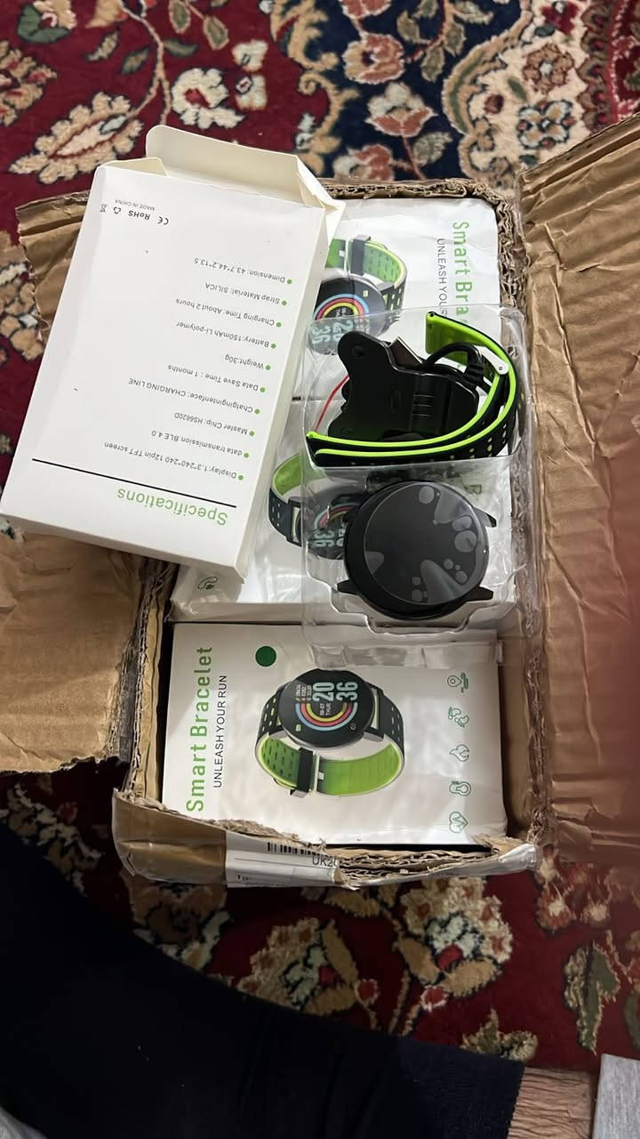 سلام عليكم 
رمضان كريم وصيام مقبول 
عندي هذيني الساعات ١٨ قطعه بالكارتونه شلع ب ٦٠ الف 
***********
