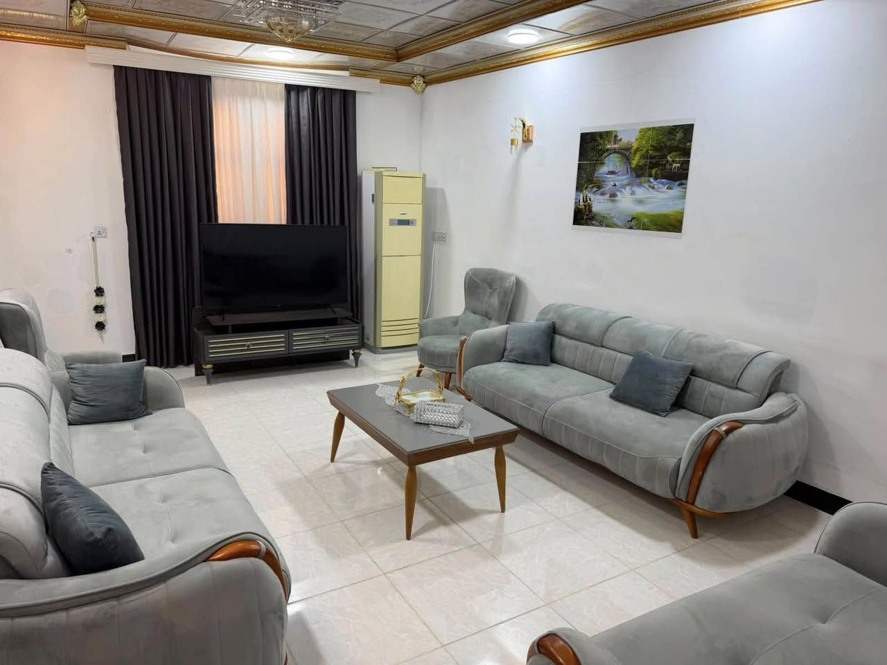 سلام وعليكم 

🏠🏡بيت للبيع مساحة 162م واجه 9ونزال 18 في ((تولةفروش)) قرب جامع رحمان  
🏠🏡بناء حديث وفول 
طابق واحد وبيتونه فوك 
🏡سعره 65مليون وبي مجال للاستفسار اتصل على ***********
