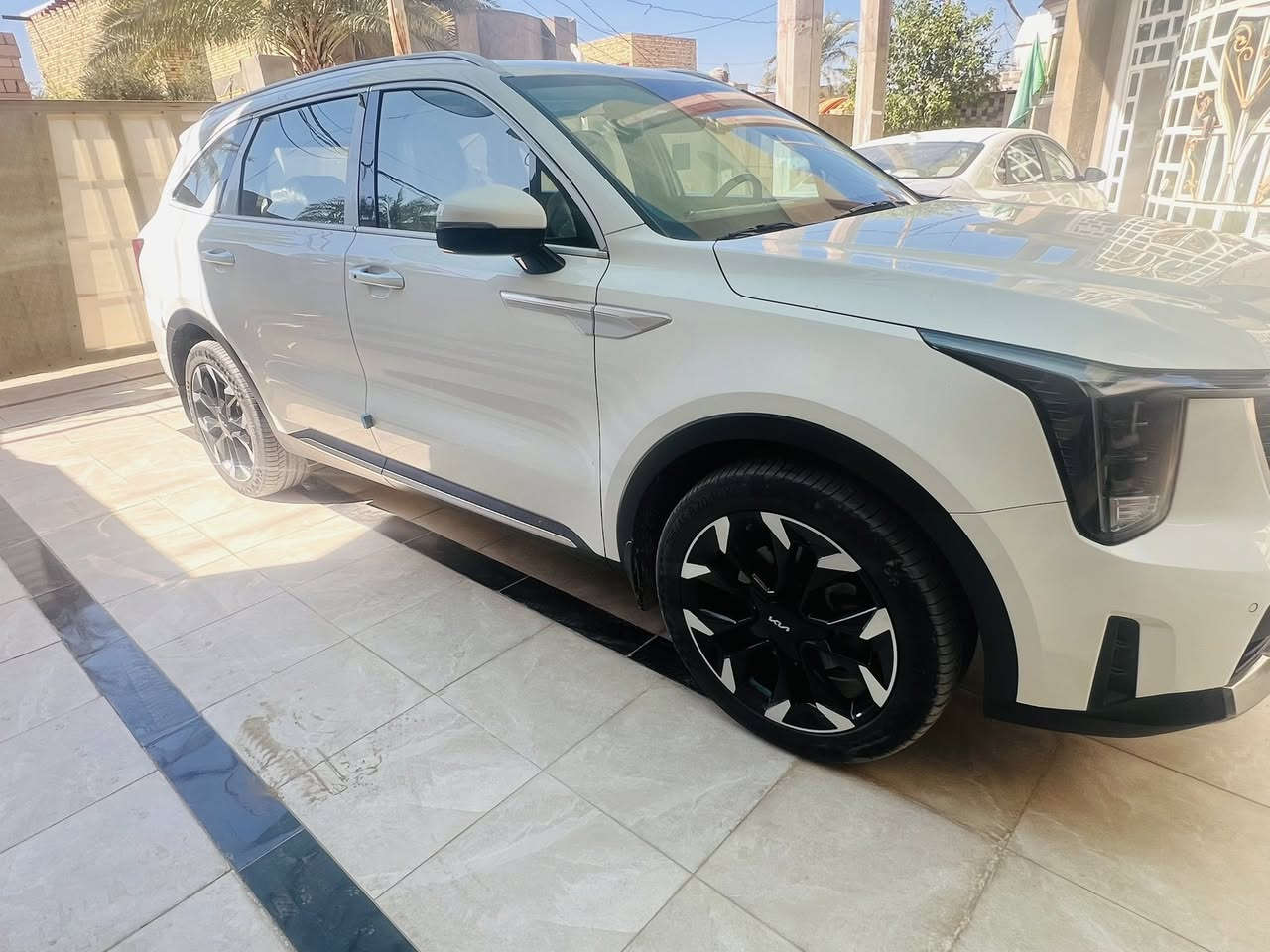 السلام عليكم 
سورنتو 2024. رقم بغداد بأسمي. تحويل مباشر 
موصفاتها 
6 سلندر 
داتشو 
ويل 20 
حساس امامي خلفي 
قياده ذاتيه 
 وباقي موصفات السورنتو المعروفه 
كفاله عامه 
ماشيه 40
للاستفسار الاتصال ***********
