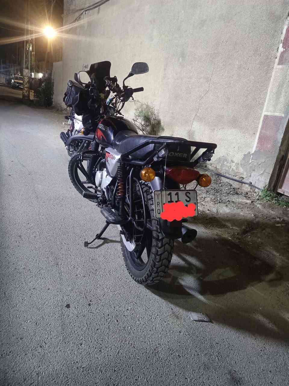 بوكسر ٢٣ للبيع رقم بغداد سنويه باسمي تحويل شوكت متريد دراجة نضيفه بس بيها خيط تبخير خفيف من تقبط سكليتر بس
العنوان حسينية الراشدية *********** متوفر واتساب فقط 
السعر مليونين و ٢٠٠ الف
