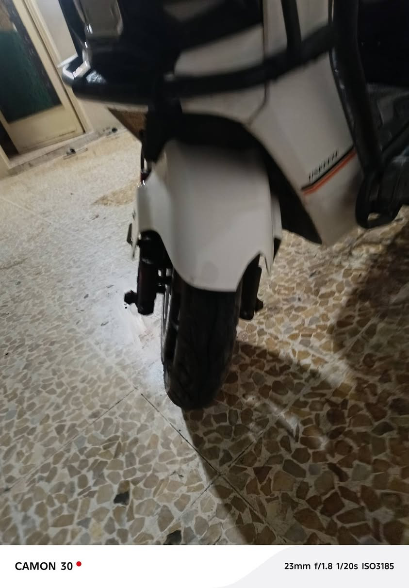 ماطور للبيع 6باتريات دبل
شغال كامل مابي اي مشكلة بس الفيشه مال اشره اليمين مامشكله
كرت2 تشغيل  وسويج 2
نضامR
سماعه بلوتوث
بريكات دهن
4نمر
استخدام كلش قليل 
وبي فطر بل درع واضح بل صوره والجاملغ الكدام فقط
المكان حي الكرامه
بيع ويرهم مراوس تنطي فرق 
سعر800بي مجال 
شراي اتصل ***********
***********
