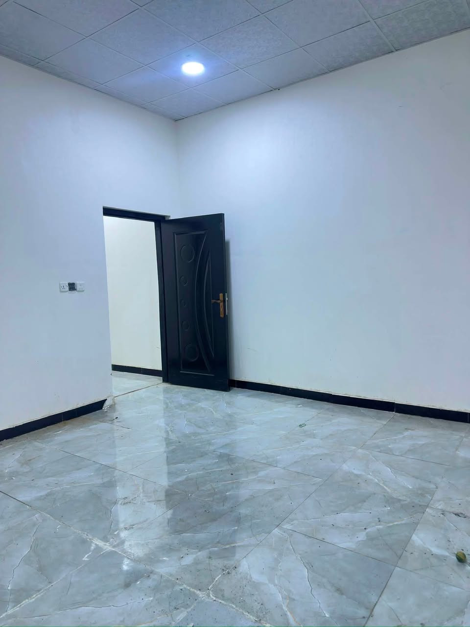 بيت للاجار طابق ثاني  بناء جديد في منطقة مهيجران 🔀
 
يحتوي على غرفتين منام +مطبخ+ديوان +كليدورات ثنين   البيت مجهز للسكن من كل شئ خزان ماء اساله وخزان ماء حلو وماطور تصعيد ماي  واضويه  وكيزر 
المؤجر يفرش ويكعد  
 سعر الايجار 425 وبي مجال بسيط
* يبعد عن شارع ابي الخصيب الداخلي دقيقة ب سيارة ايضاً جميع الخدمات يمها من مستوصف ومطعم ومخبز وفرن و مدراس وجامع وحسينيه
للاستفسار عن القياسات والامور الاخرى اتصال على الرقم او تواصل على الواتساب
***********
