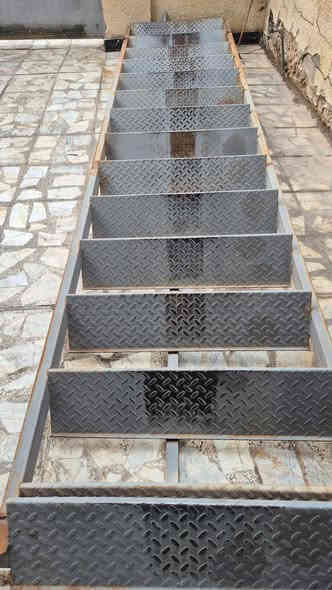 درج حديد مستعمل للبيع 
الطول 4 أمتار ونص 
العرض متر 
سعر مناسب جدا 
بغداد/الدولعي
***********
