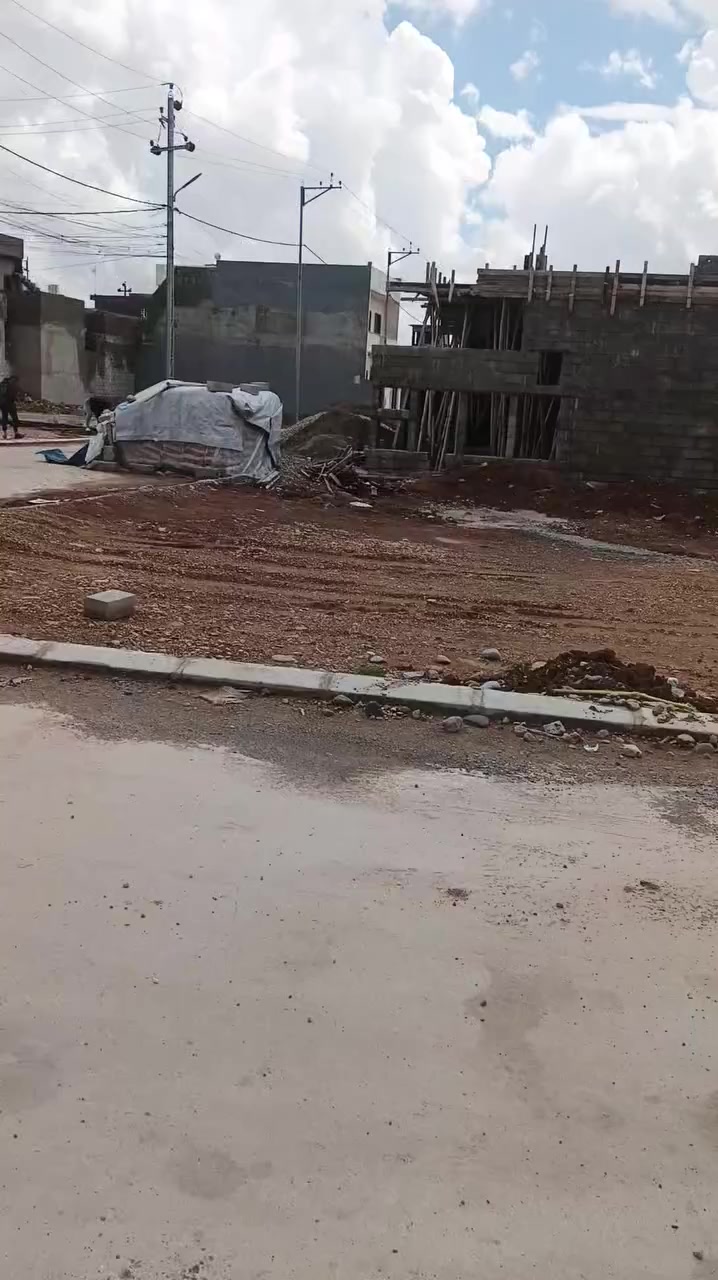 السلام عليكم ارض للبيع تقطيع أبو فهد خدمات كامله الواجها ٥ العمق ١١ونص سند زراعي 
***********
***********
