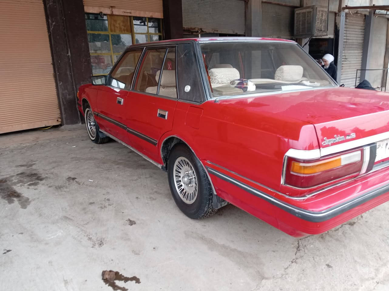 سوبر للبيع موديل ٨٥ بدون صبغ دواير فقط محرك بطه كير اوتوماتيك طخم تايات جديد باتري جديد ويل كب مسجل سماعات داخل نضيف وايرمنيه كلها شغاله طخمها جديد رقم نينوئ اجنبي بسمي شرط التحويل
*********** واتساب بي
