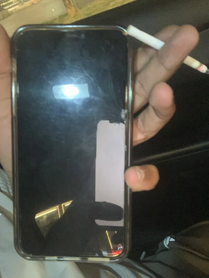 السلام عليكم 
11pro max فطر بشاشه صغير ذاكره 256 بطاريه100 سعر ١٧٠ اتصال ***********
