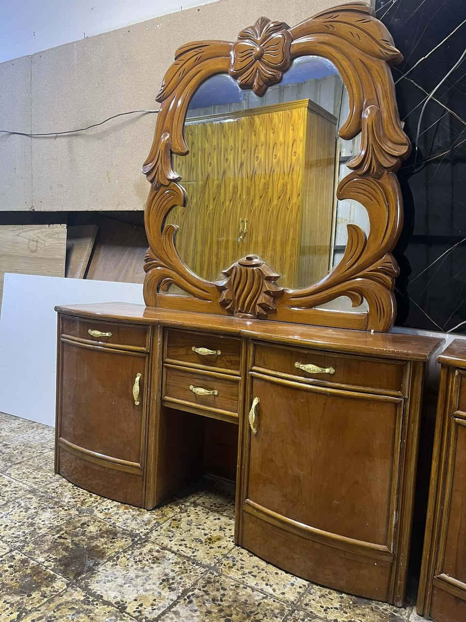 غرفه اخشاب  تسكام 5 ملم صاج خارج والداخل  شغل تفصال درجه اولى ثكيل الغرفه كلش ثكيله وخشب قوي واخت الجديدة ونظيفه كولش اي كسر او ضرر ما بيها 
 نسبة نظافتها 95 /100  وأكثر 
 الغرفه ولا غلطه بيها و بالعافيه على لي ياخذها   
 العنوان بغداد  البياع لاعلام وتوصيل هم موجود


**إذا كنت صاحب هذا الإعلان وتريد حذفه لأي سبب، رجاءا أرسل رسالة إلى الدعم الفني**